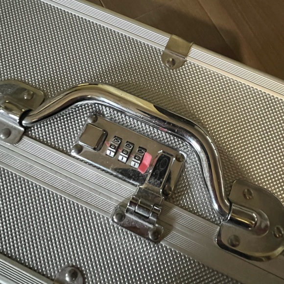 Professional Makeup Case - Picture 3 of 5